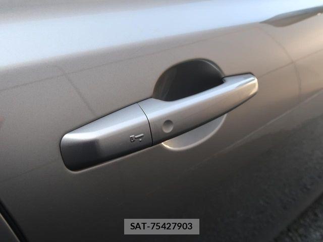 Jaguar XF 2017-03 6612401-9