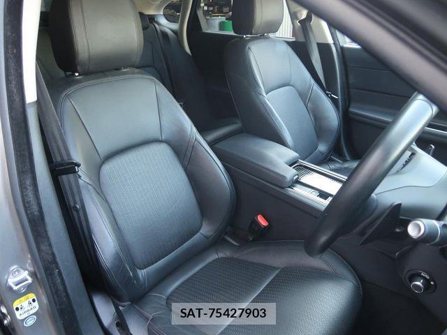 Jaguar XF 2017-03 6612401-12