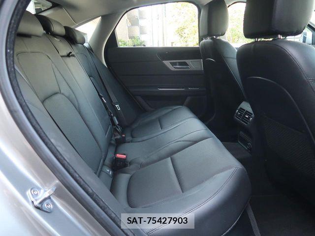Jaguar XF 2017-03 6612401-13