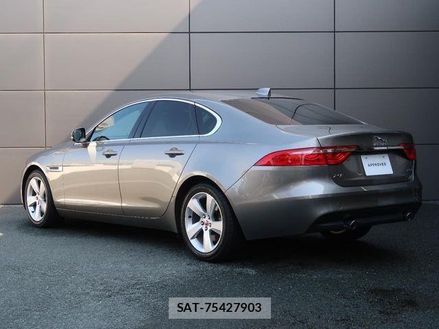 Jaguar XF 2017-03 6612401-17