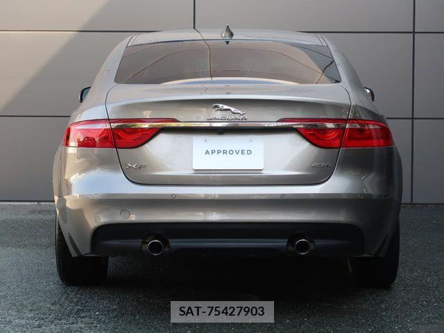 Jaguar XF 2017-03 6612401-18