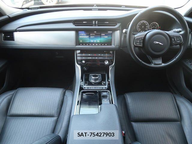 Jaguar XF 2017-03 6612401-1