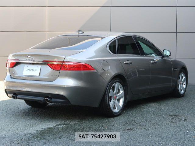 Jaguar XF 2017-03 6612401-19