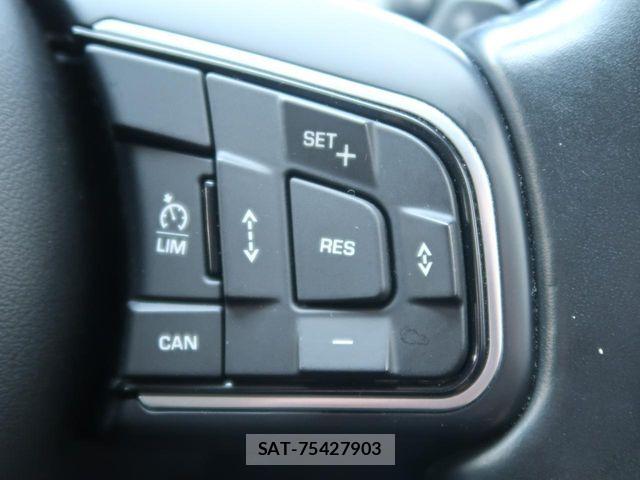 Jaguar XF 2017-03 6612401-2