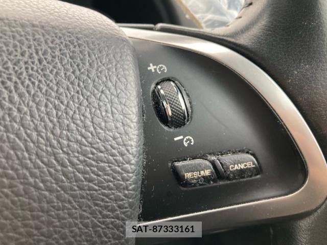 Jaguar XF 2012-03 7251111-11