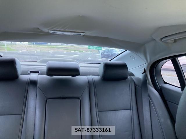 Jaguar XF 2012-03 7251111-16