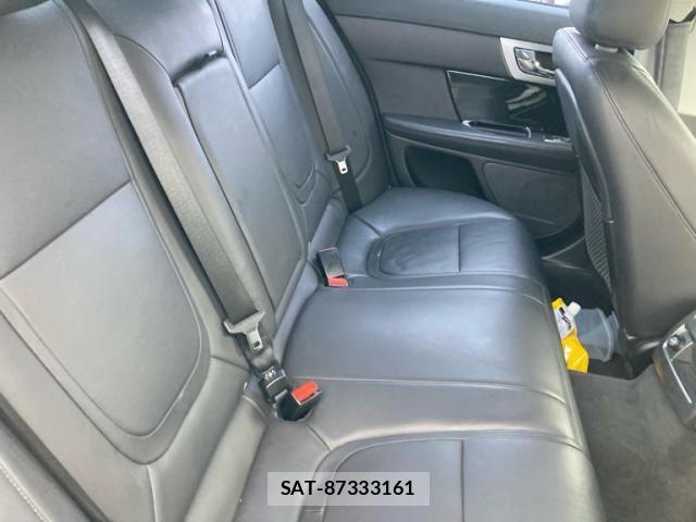 Jaguar XF 2012-03 7251111-18