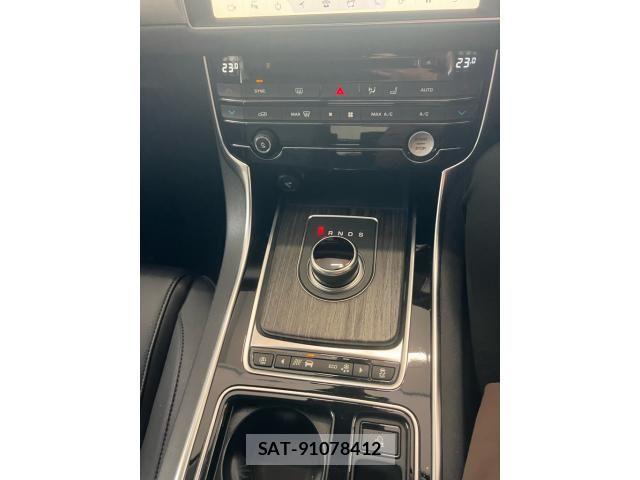 Jaguar XF 2019-02 7724369-19