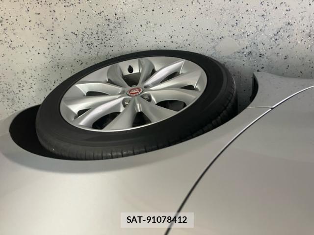 Jaguar XF 2019-02 7724369-2