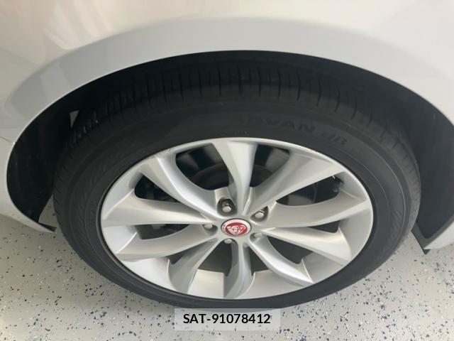 Jaguar XF 2019-02 7724369-4