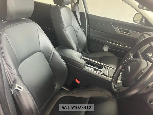 Jaguar XF 2019-02 7724369-7