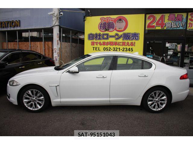 Jaguar XF 2013-03 7979559-12