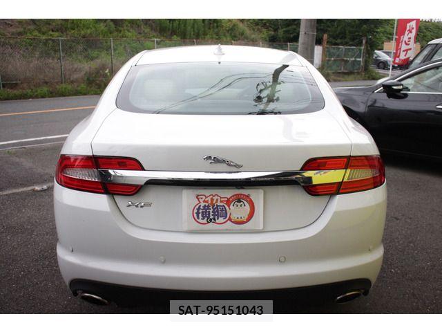 Jaguar XF 2013-03 7979559-15
