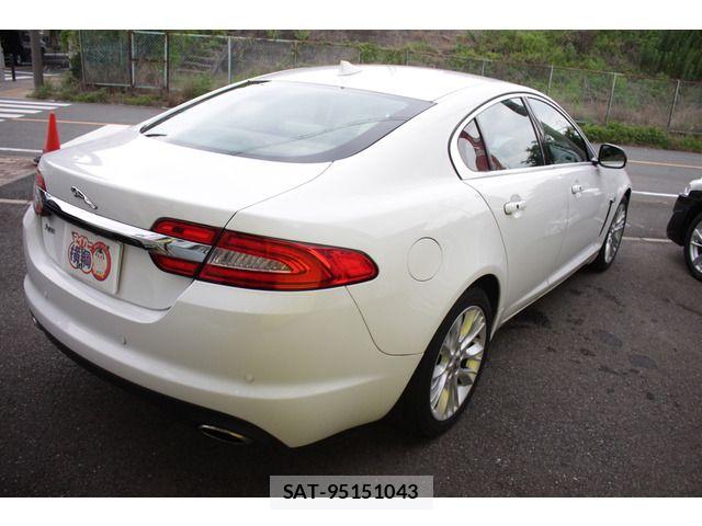 Jaguar XF 2013-03 7979559-16