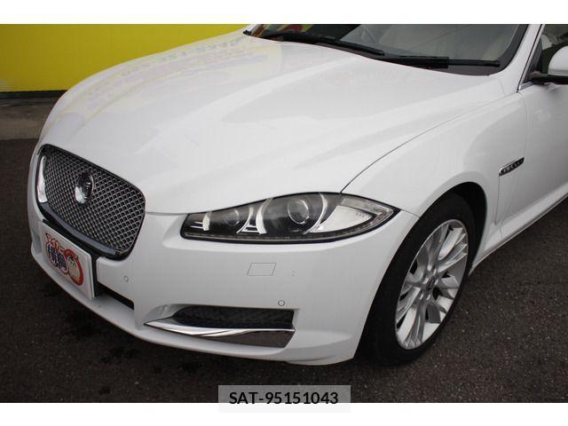 Jaguar XF 2013-03 7979559-6