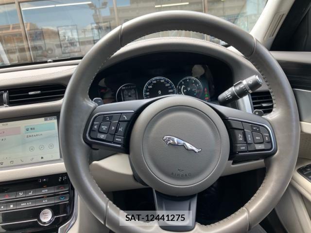 Jaguar XF 2016-07 8074129-20