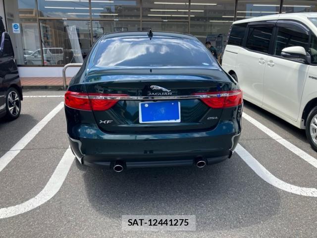 Jaguar XF 2016-07 8074129-4
