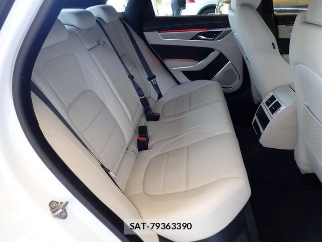 Jaguar XF 2023-11 8074128-21