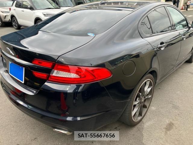 Jaguar XF 2012-07 8099769-4