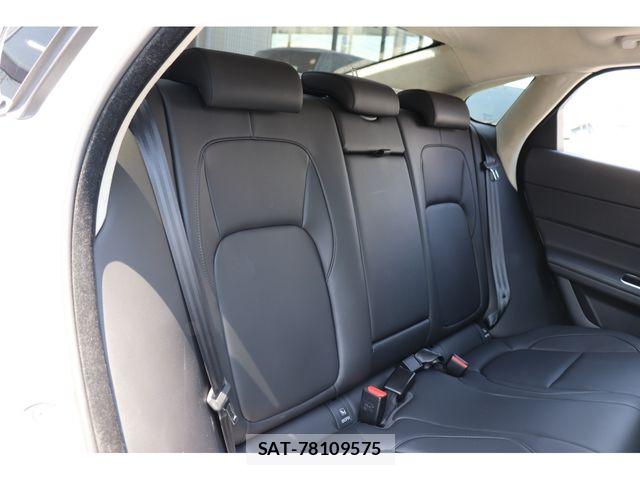 Jaguar XF 2020-09 8099770-10