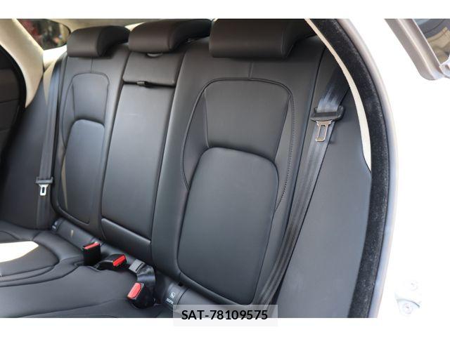 Jaguar XF 2020-09 8099770-12