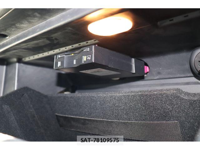Jaguar XF 2020-09 8099770-25