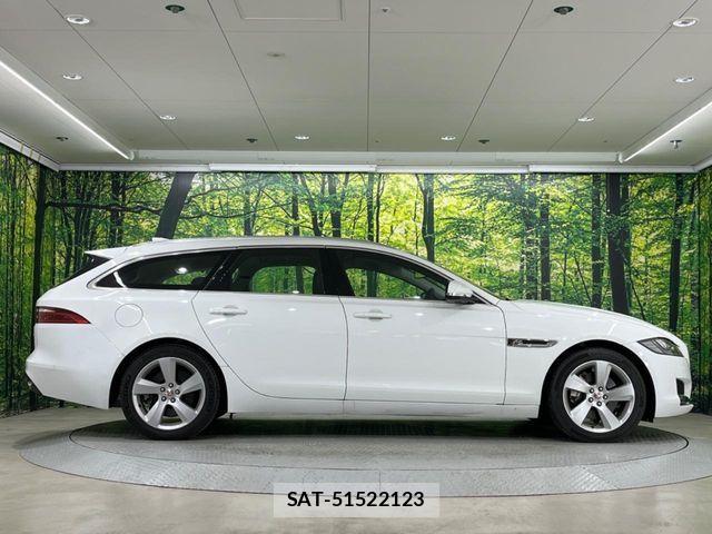 Jaguar XF 2019-03 6244717-18