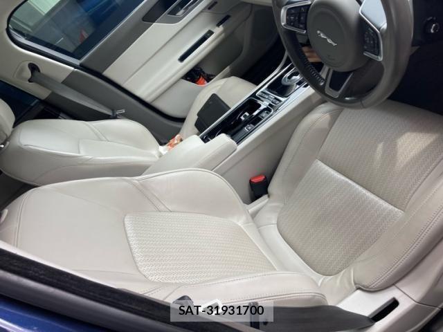 Jaguar XF 2018-12 7876997-11