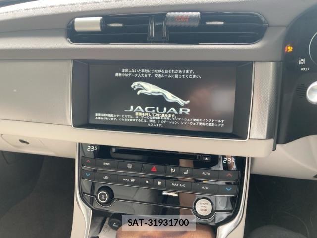 Jaguar XF 2018-12 7876997-15