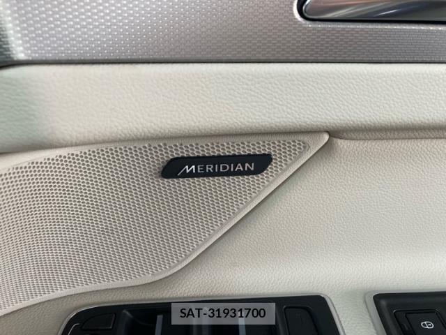 Jaguar XF 2018-12 7876997-17