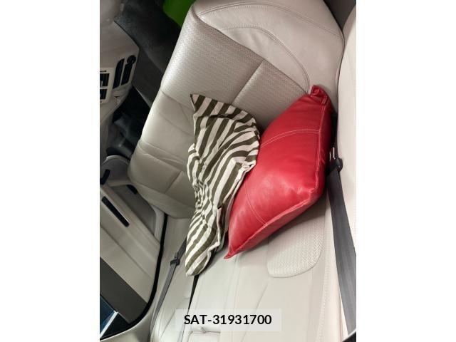 Jaguar XF 2018-12 7876997-22