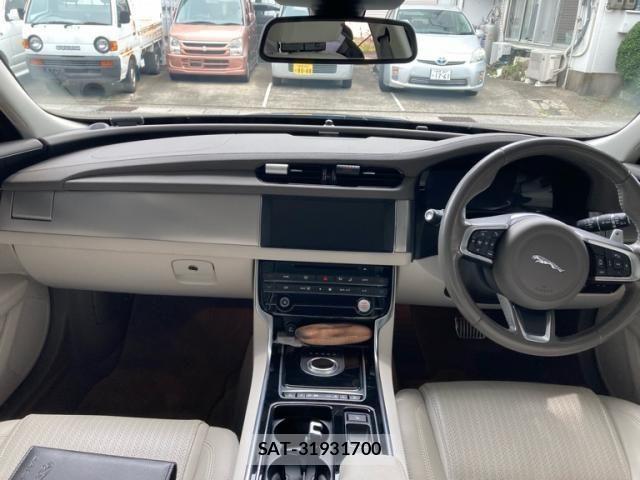 Jaguar XF 2018-12 7876997-23