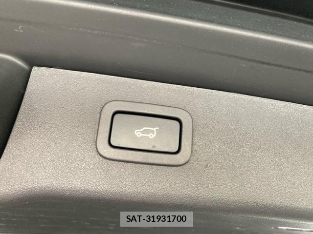 Jaguar XF 2018-12 7876997-25