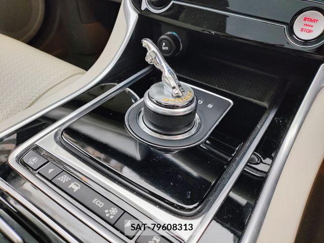 Jaguar XF 2018-09 8829591-15