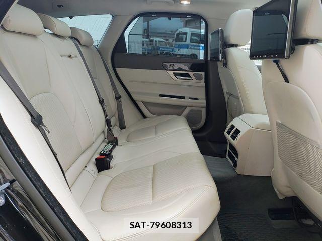 Jaguar XF 2018-09 8829591-16