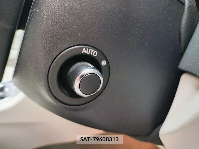 Jaguar XF 2018-09 8829591-28
