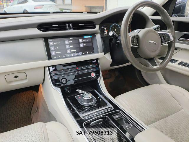 Jaguar XF 2018-09 8829591-3