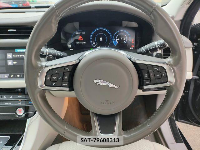 Jaguar XF 2018-09 8829591-5