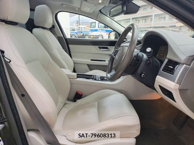Jaguar XF 2018-09 8829591-6