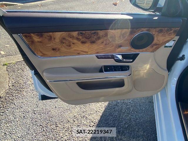 Jaguar XJ SERIES 2010-10 525069-11