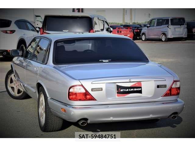 Jaguar XJ SERIES 2002-01 1299379-10