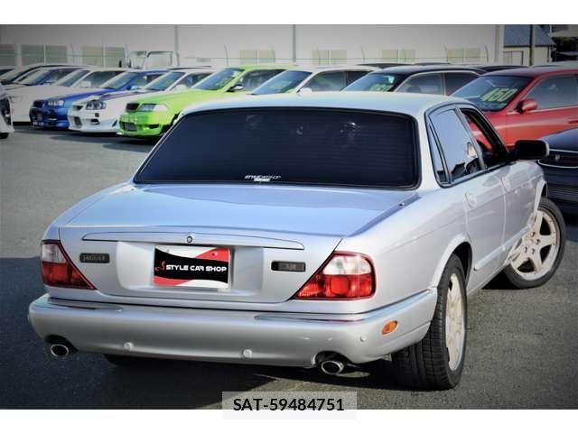 Jaguar XJ SERIES 2002-01 1299379-12
