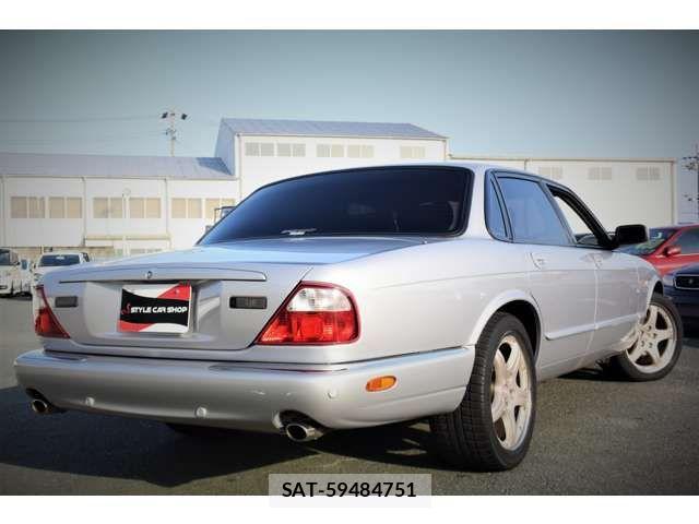 Jaguar XJ SERIES 2002-01 1299379-16
