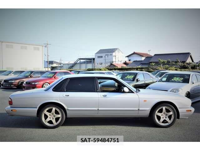 Jaguar XJ SERIES 2002-01 1299379-3
