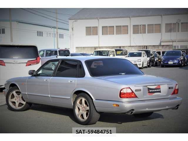 Jaguar XJ SERIES 2002-01 1299379-6