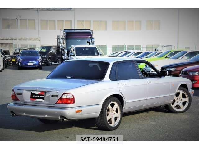 Jaguar XJ SERIES 2002-01 1299379-8