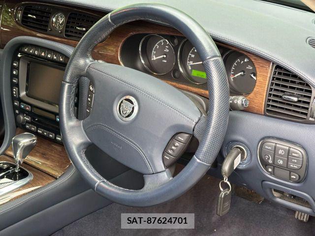 Jaguar XJ SERIES 2008-10 7358188-11