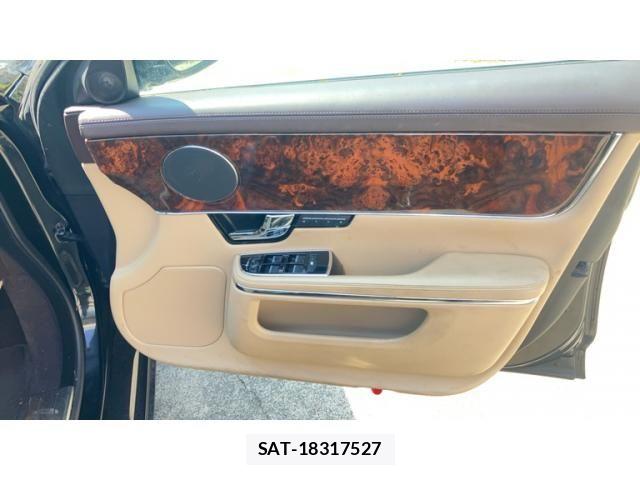 Jaguar XJ SERIES 2012-02 8336298-13