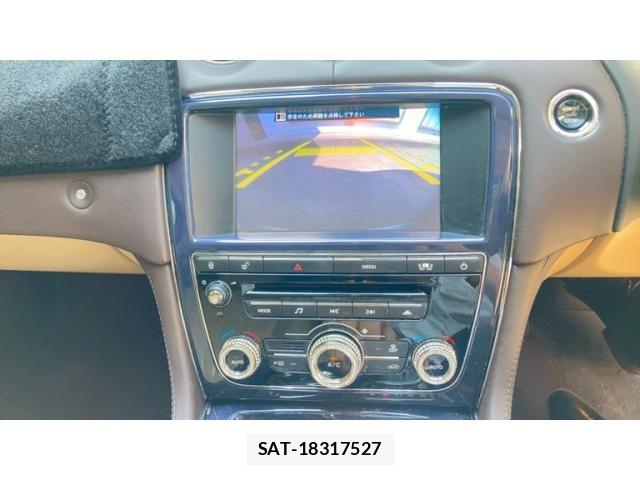 Jaguar XJ SERIES 2012-02 8336298-20
