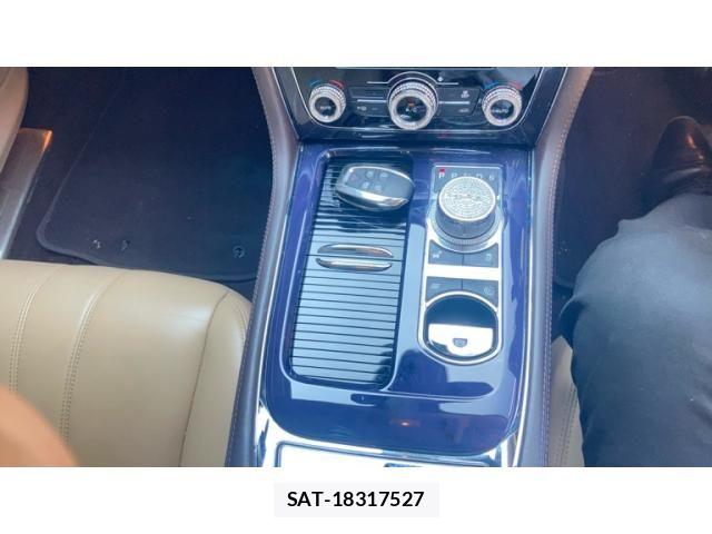 Jaguar XJ SERIES 2012-02 8336298-22